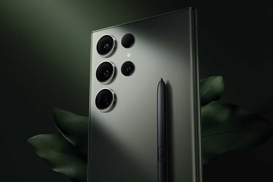 The Samsung Galaxy S23 Ultra with an S pen.