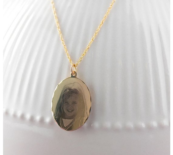 Buy 9ct Gold Precious Portraits Holographic Pendant at Argos.co.uk