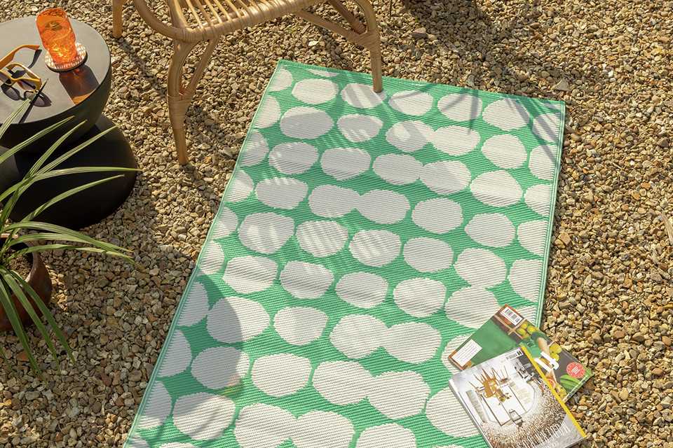 Habitat Plastic Woven Green & White Outdoor Rug.