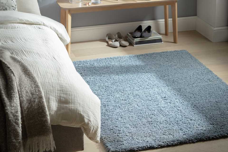 Habitat Recycled Cosy Plain Shaggy Rug in Blue.