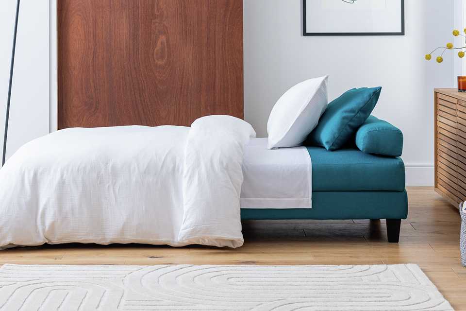 Chaise clic clac sofabed in teal.