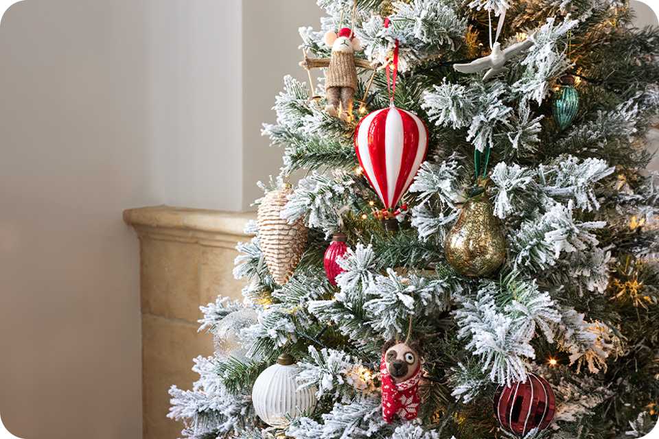 Baubles & tree decorations. Complete your Christmas theme.