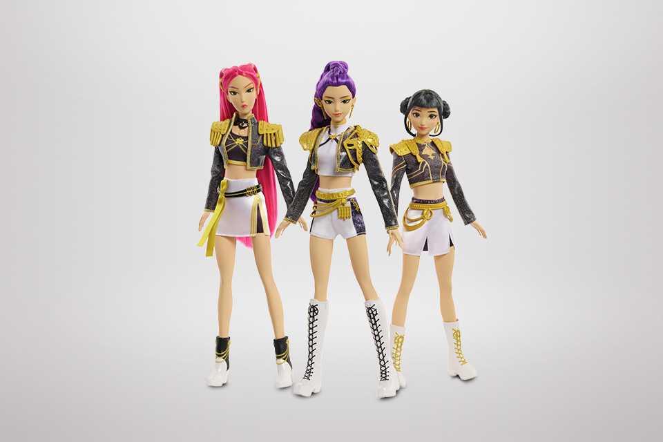 KPop Demon Hunters Golden Singing Dolls (Available in 3 styles: Rumi; Mira; Zoey).