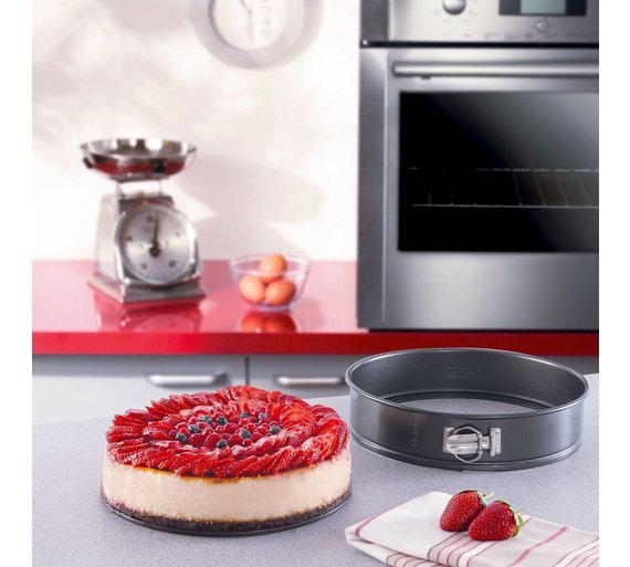 Buy Pyrex Classic 26cm Metal Springform Cake Tin at Argos.co.uk Your