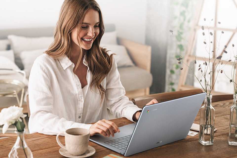 A woman using Asus CX1505CKA 15.6in Celeron N4500 4GB 128GB Chromebook.