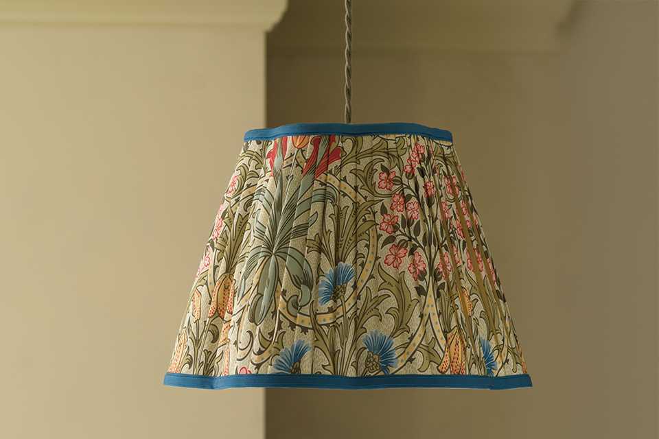 Morris and co woodland weeds easy fit pleated shade.
