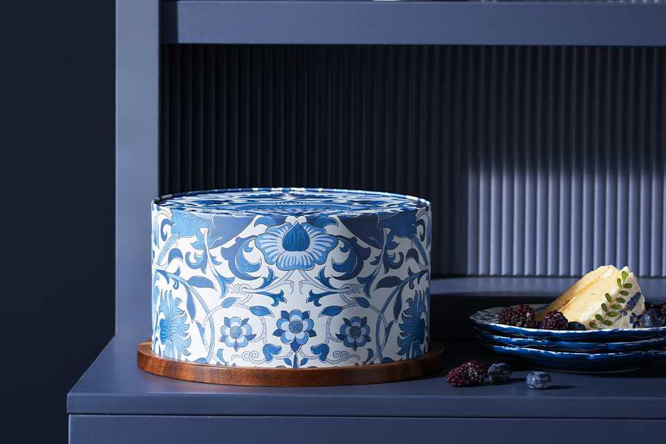 Morris and co. cake tin.