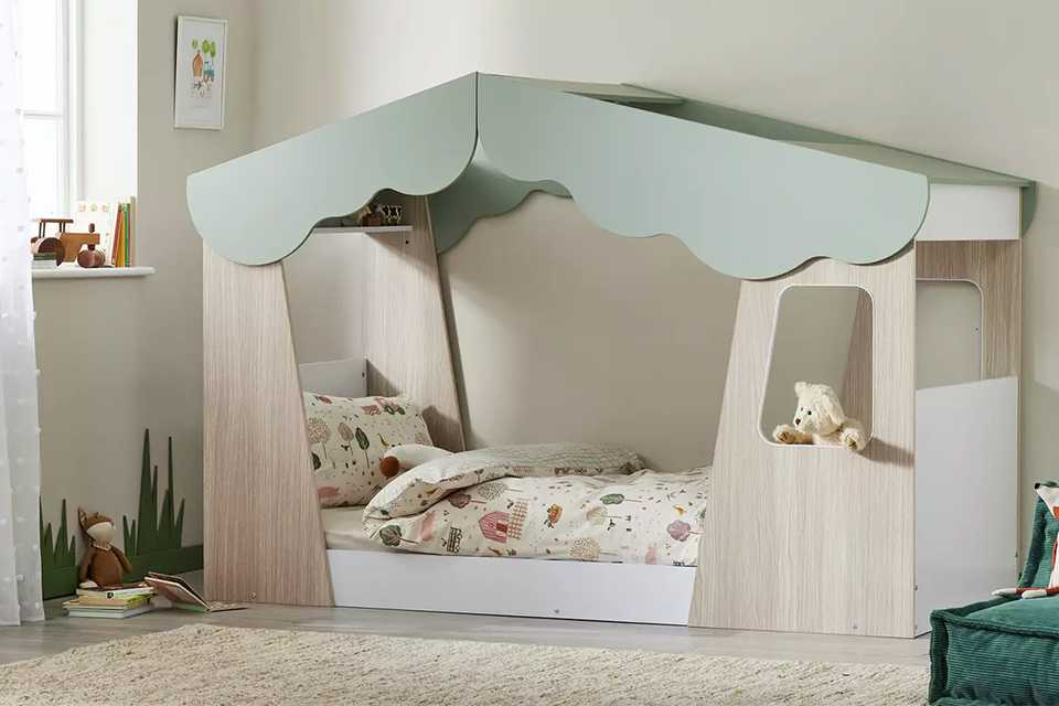 A Habitat kids monochrome bedding with geometric design.