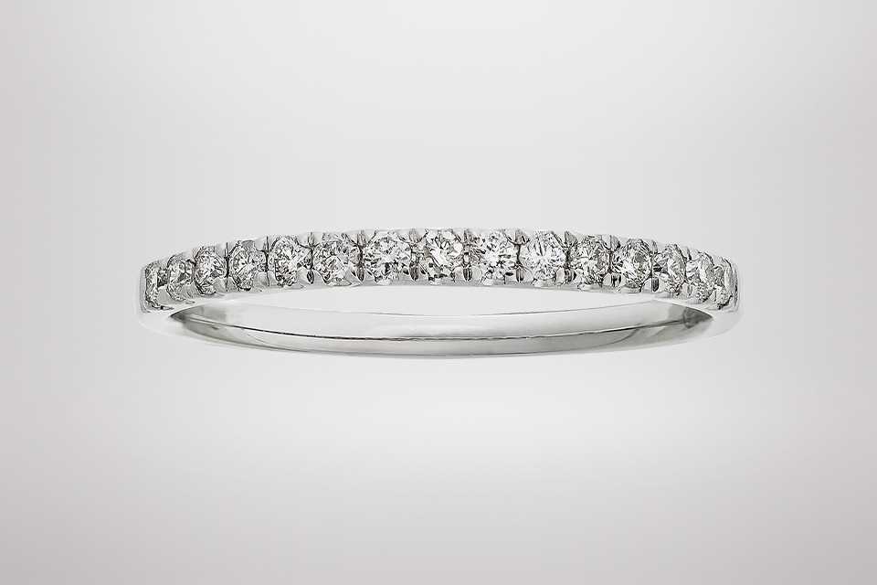 A Revere 9ct white gold 0.25ct claw set eternity ring in size L.