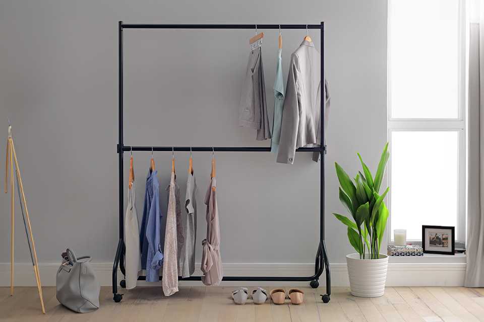 Argos Home Heavy Duty 2 Tier Wheeled Clothes Rail in Black Colour.