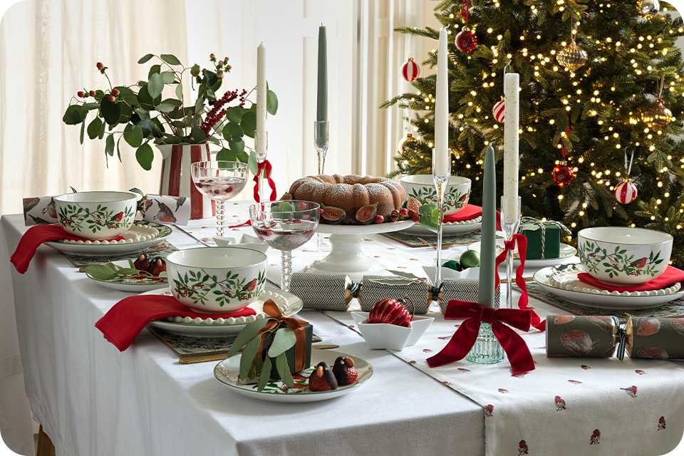 Christmas dining and hosting essentials. Set the scene with a magical festive tablescape.
