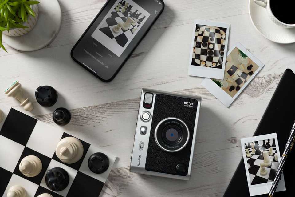 Casual photographer. Shop compact cameras, instant cameras, disposable cameras & more.