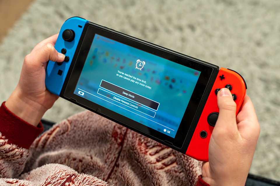 A nintendo switch screen locked and displaying a message that screentime limit has been reached by the user.