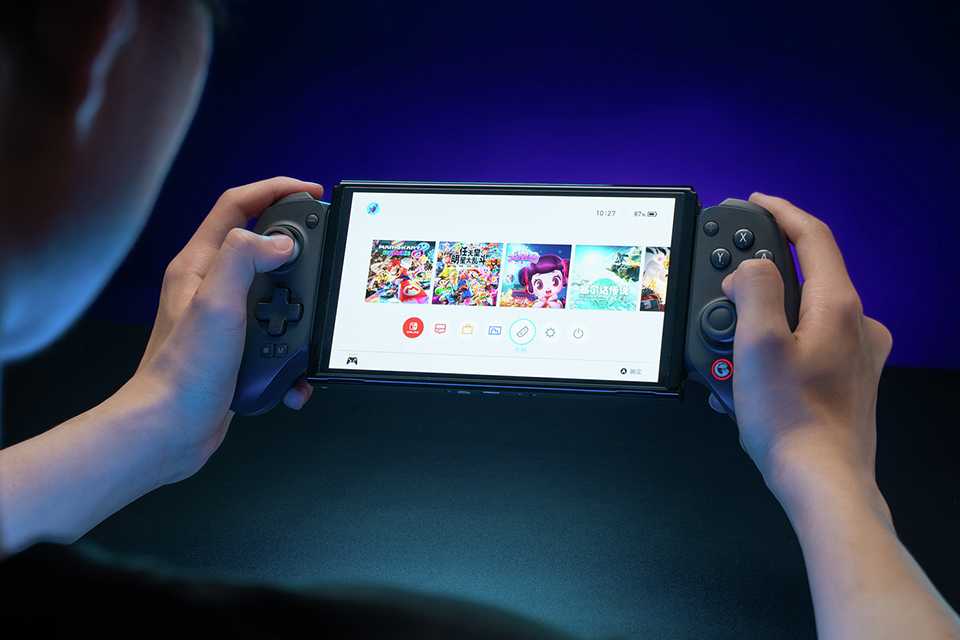 A person using GameSir G8+ Mobile Gaming Controller.