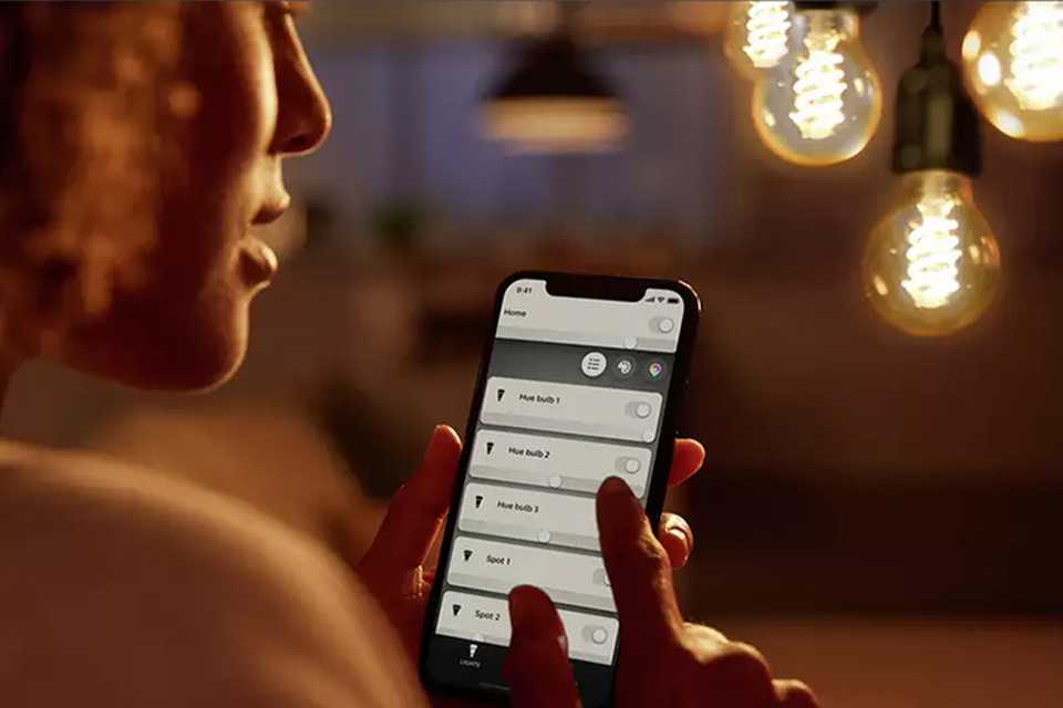 Philips Hue E27 White Smart Filament Bulb with Bluetooth.