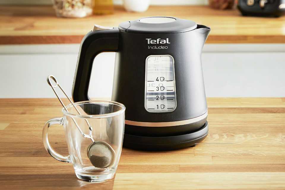 A black Tefal KI533840 Includeo Kettle.