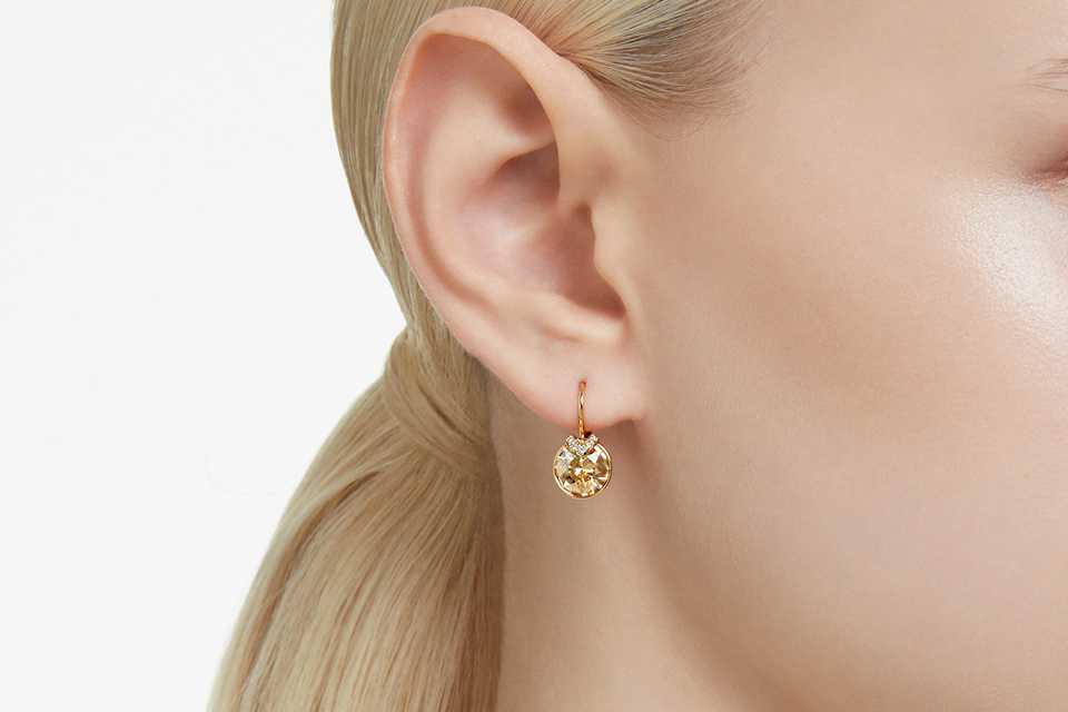 Womens earrings. Effortless pieces designed to empower every look.