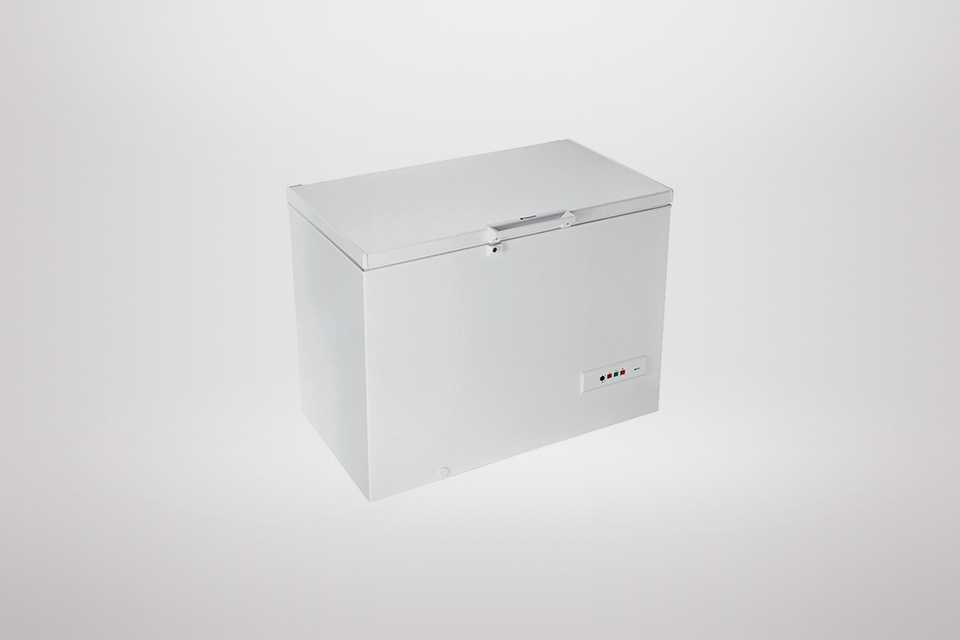 Hotpoint CS2A300HFA1 chest freezer in white colour.
