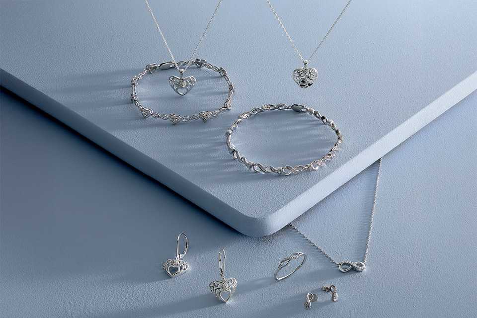 Revere Sterling Silver 0.04ct Diamond Drop Earrings.