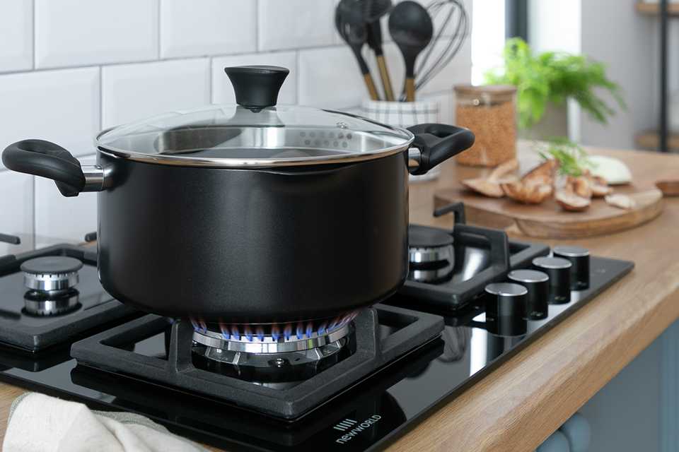 Habitat 24cm Non Stick Aluminium Stock Pot.