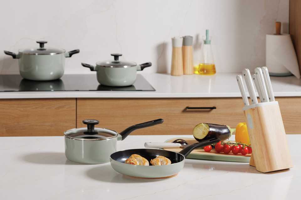BergHOFF 4 Piece Glints Cookware Set - Sage Green.
