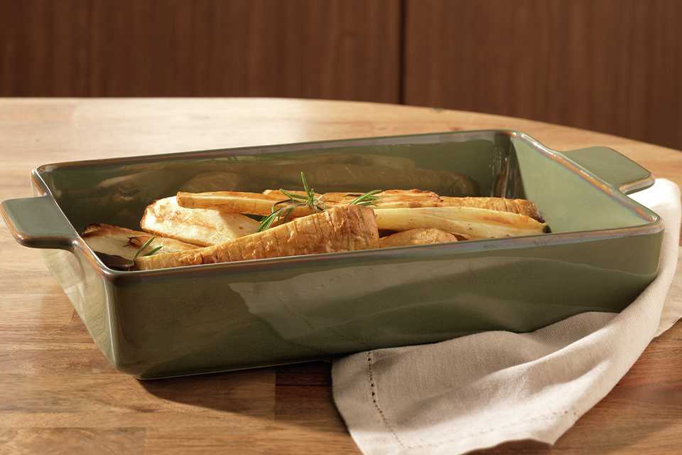 Habitat Reactive 40cm Large Ceramic Roaster.