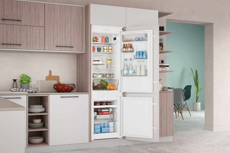 Indesit INC18 T112 UK Fridge Freezer in white.