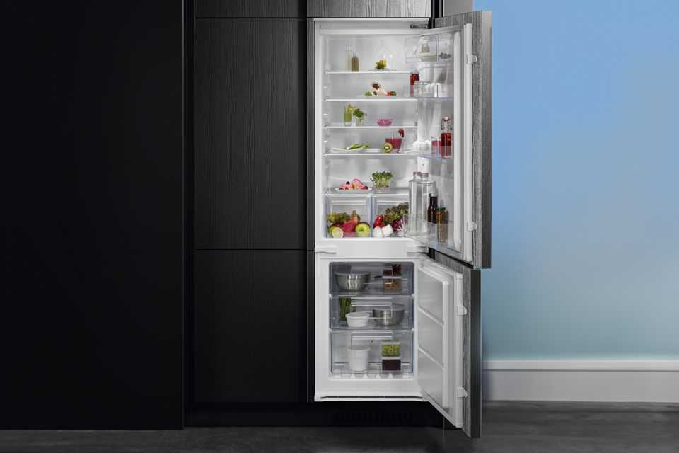 AEG OSC6N181ES Integrated Fridge Freezer - White.
