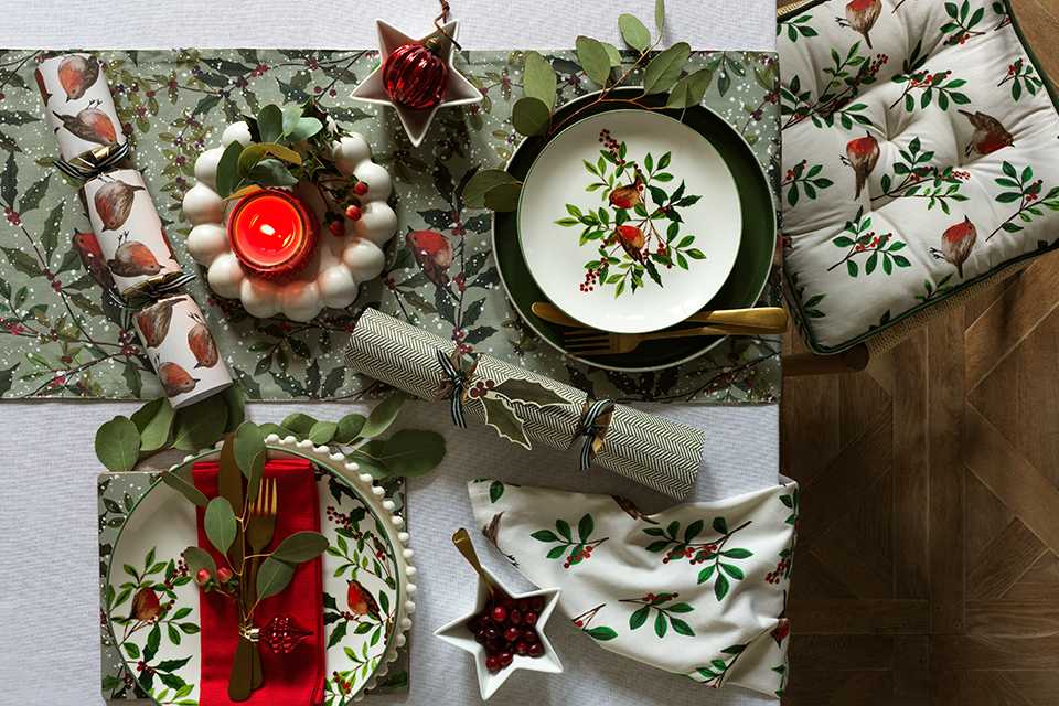 Christmas tableware. Inlcudes dinner sets, glassware, table linen and more. Shop christmas tableware.