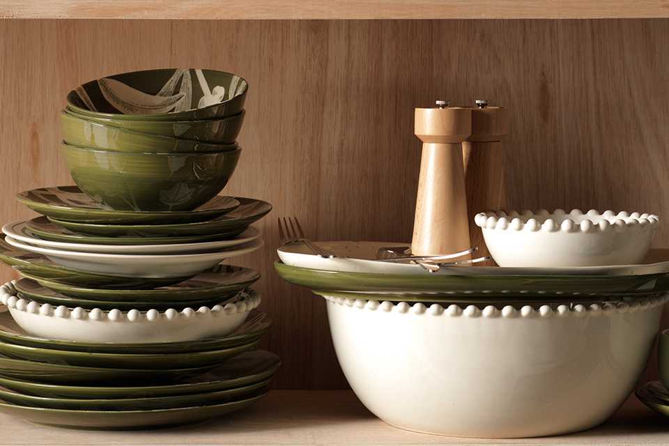 Tableware. Includes dinner sets, table linen, cutlery and more.