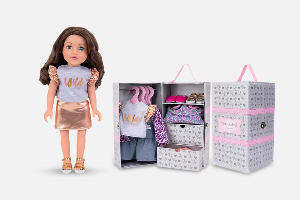 18 inch DesignaFriend Wardrobe Bumper set with outfits and accessories.