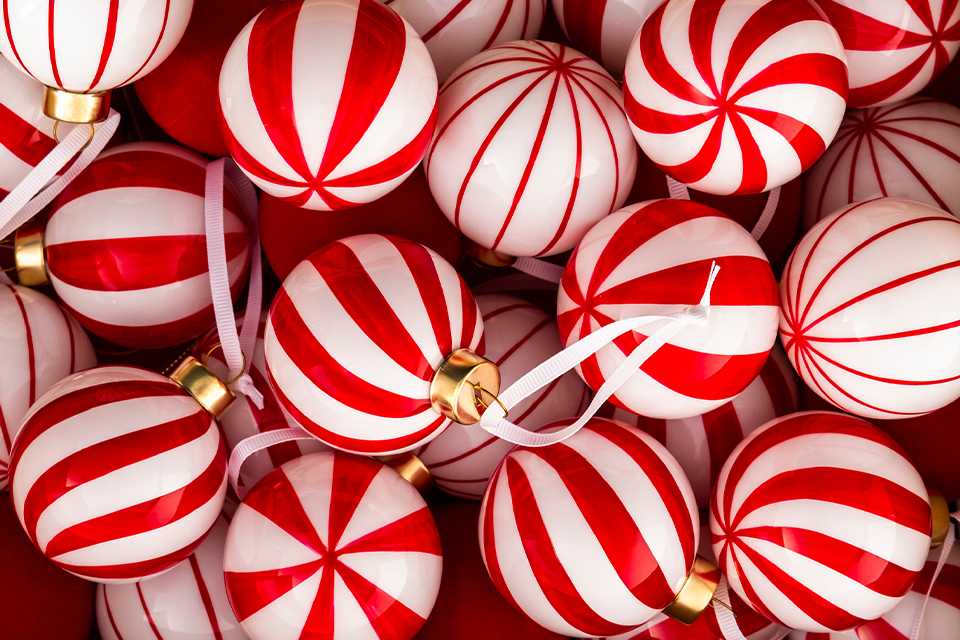 Baubles & tree decorations.