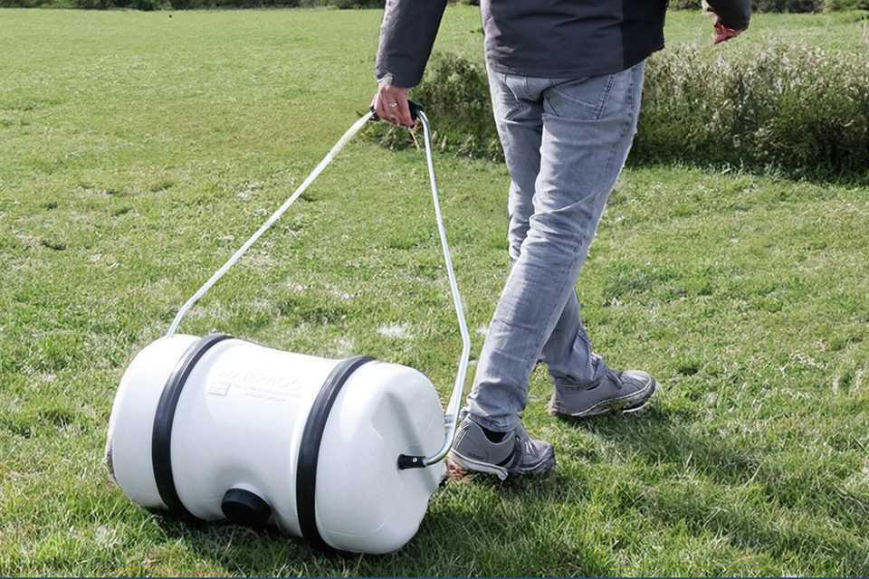 Leisurewize 51L Water Carrier (Roller Type).