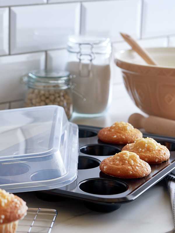 Argos Home 12 Cup Muffin Tray with Plastic Cover.