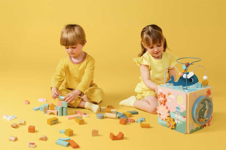 Chad Wooden Under the Sea Activity Cube.