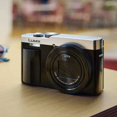 Couple taking a selfie on a viewpoint with a Panasonic Lumix DC-TZ99 20.3MP 30X zoom compact camera.