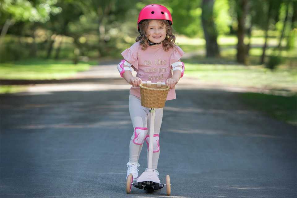 EVO Mini Cruiser 3 Wheel Scooter with Basket - Pink Pastel.