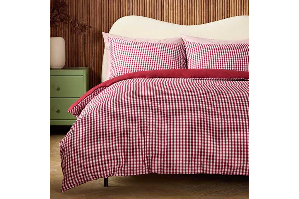 The burgundy edit. Shop homewares in this season's hottest shade. Shop now.