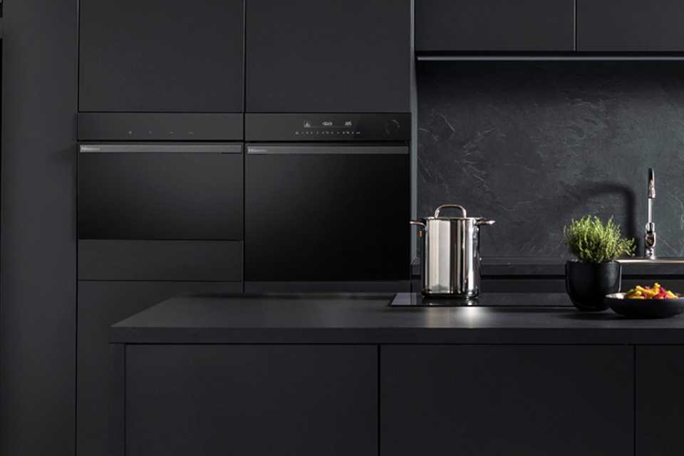 A black modular kitchen showcasing Hisense's cooking ranges.
