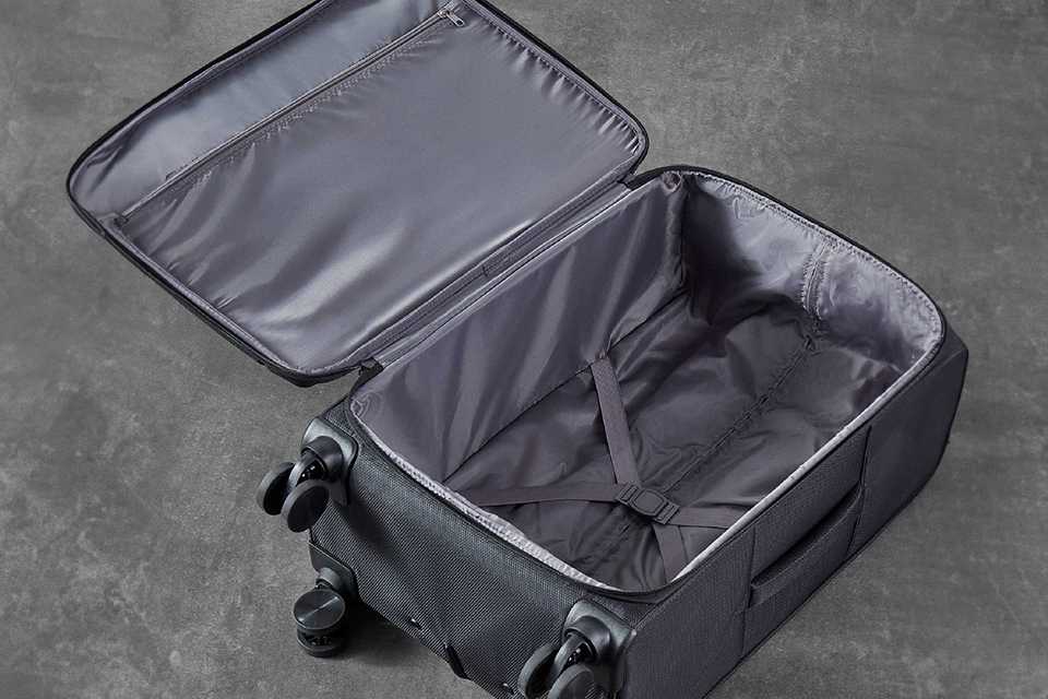 Rock 8 Wheel Soft Suitcase - Medium, Black.