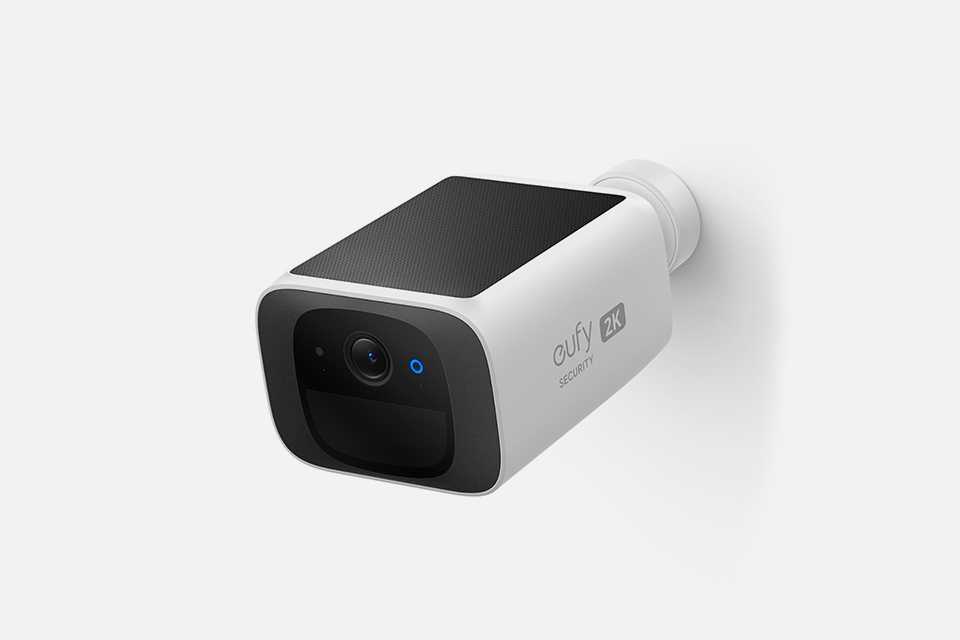 A white and black toned eufy SoloCam 3220 security camera.