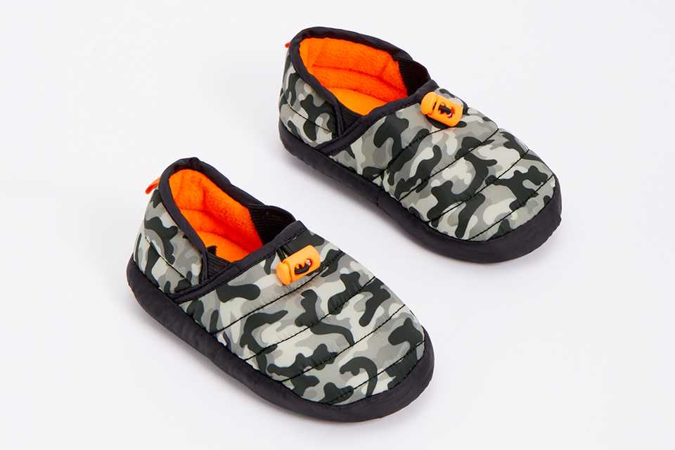 Children’s all season camo padded slipper.