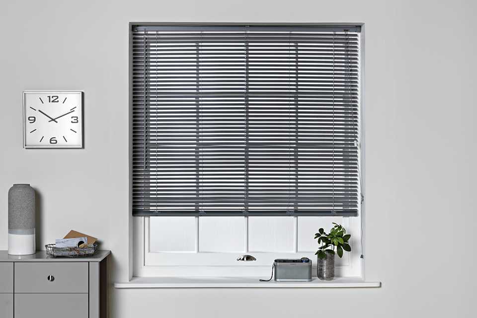 Argos Home Plastic Flint Grey Venetian Blind - 90cm.