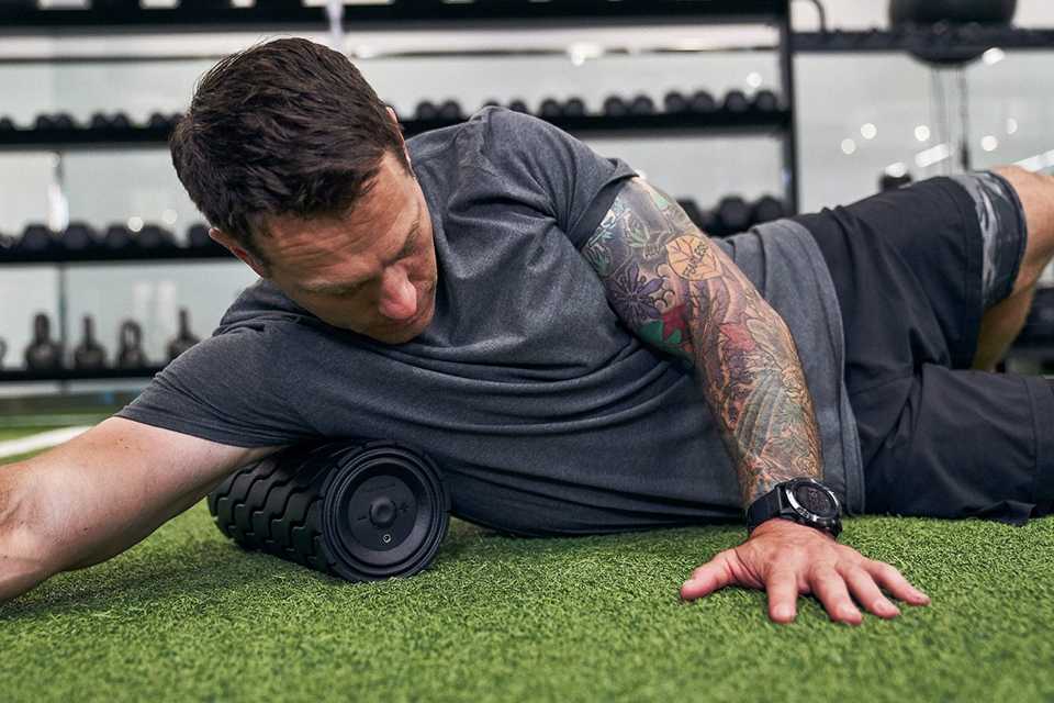 Therabody Wave Smart Vibrating Foam Roller.