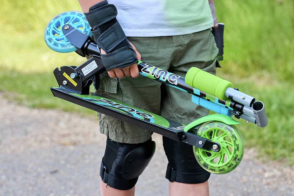 Zinc Twister Inline 2 Wheel Scooter - Blue & Green.