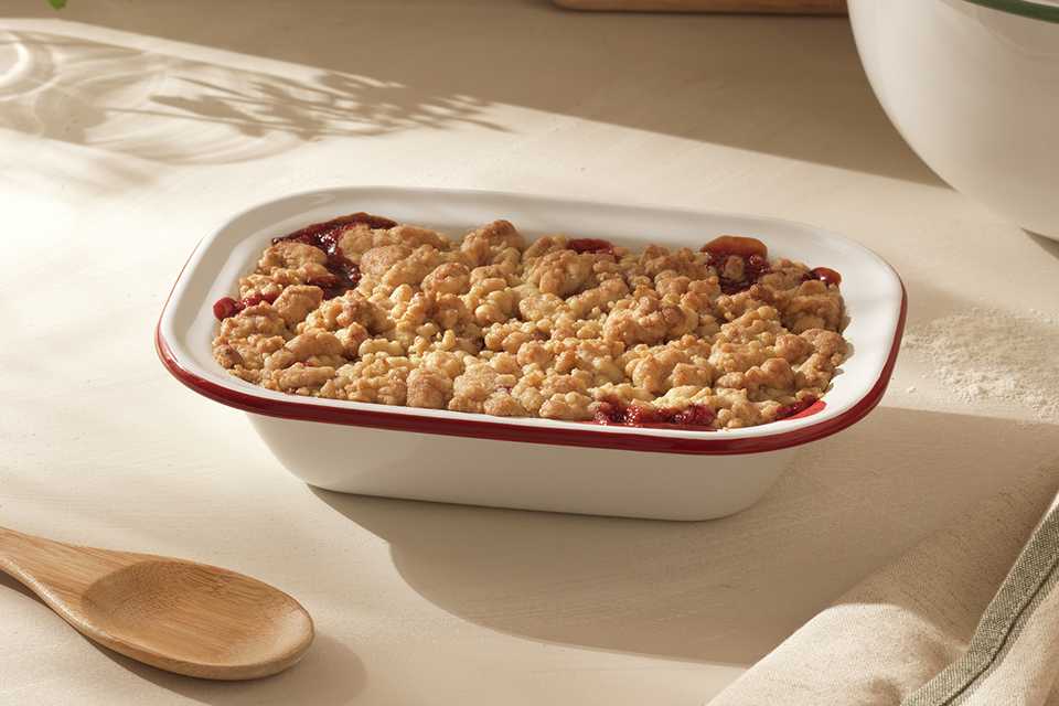 Argos Home 24cm Medium Carbon Steel Pie Dish - White.