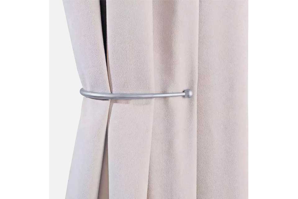 Argos Home Pair of J-Shaped Curtain Holdbacks - Silver.