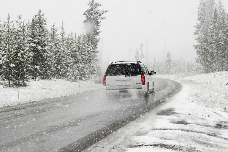 4x4 driving in snow.