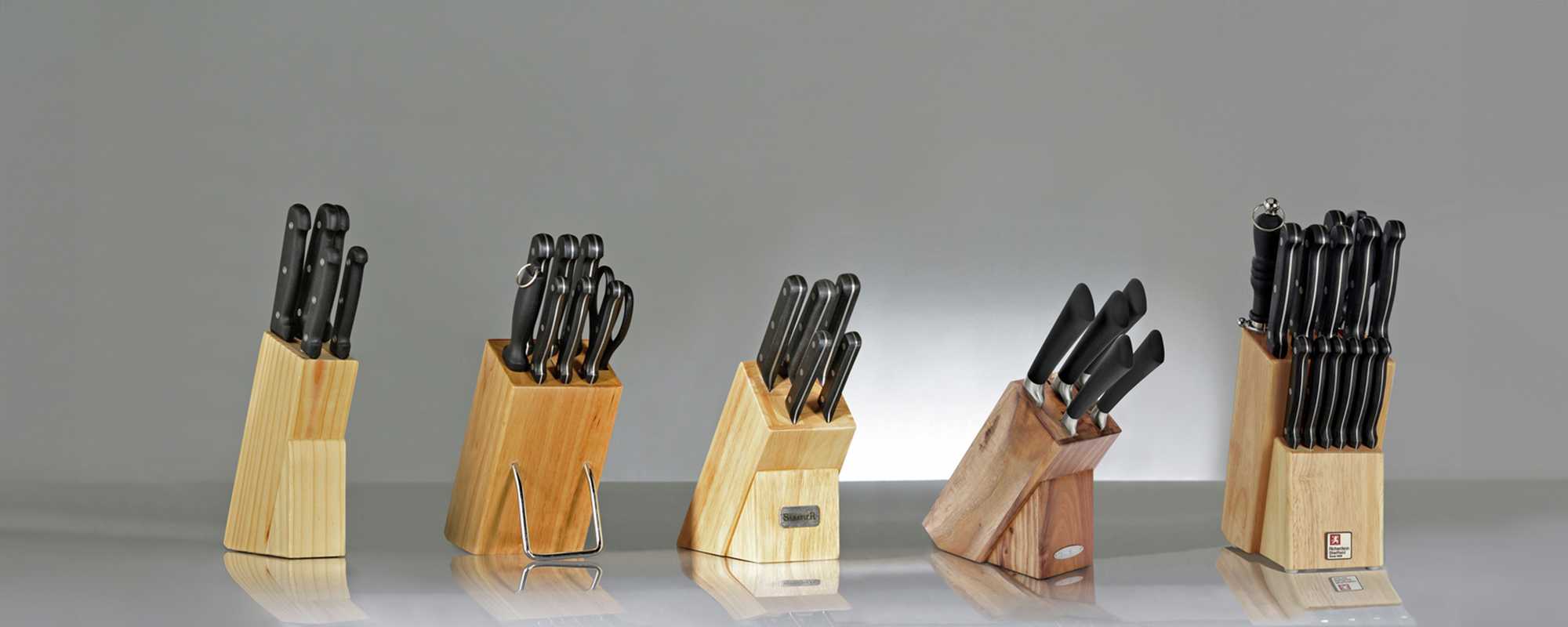Argos Home 5 Piece Knife Set with Wooden Knife Block.