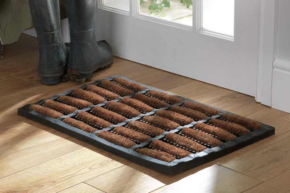 Argos Home Bootscraper Black & Brown Short Pile Doormat.
